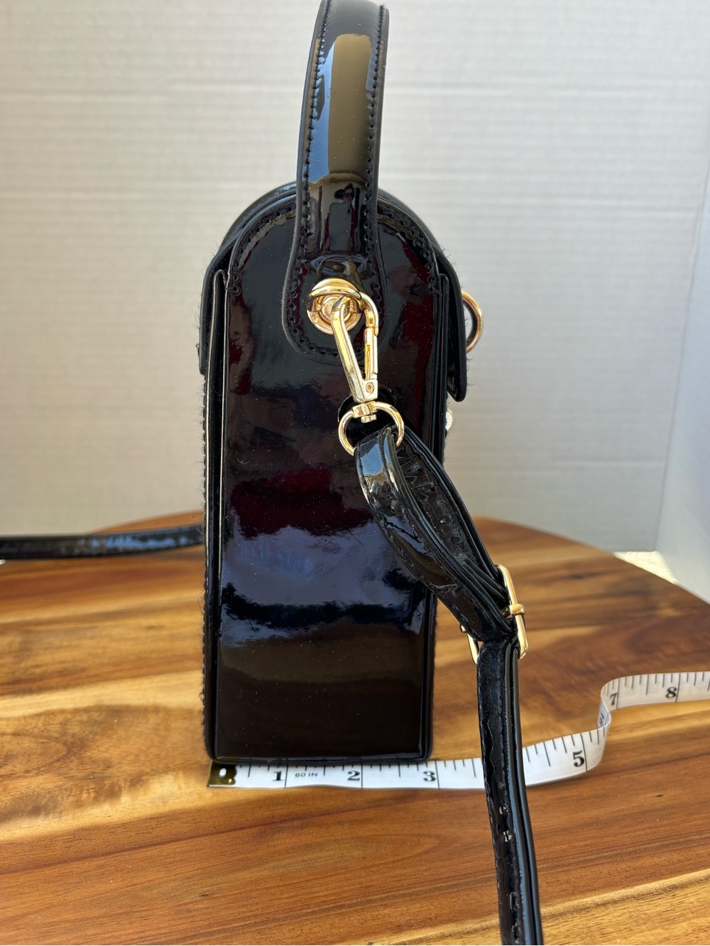 1950’s Style Black box purse with Gold Hardware - Picture 3 of 8